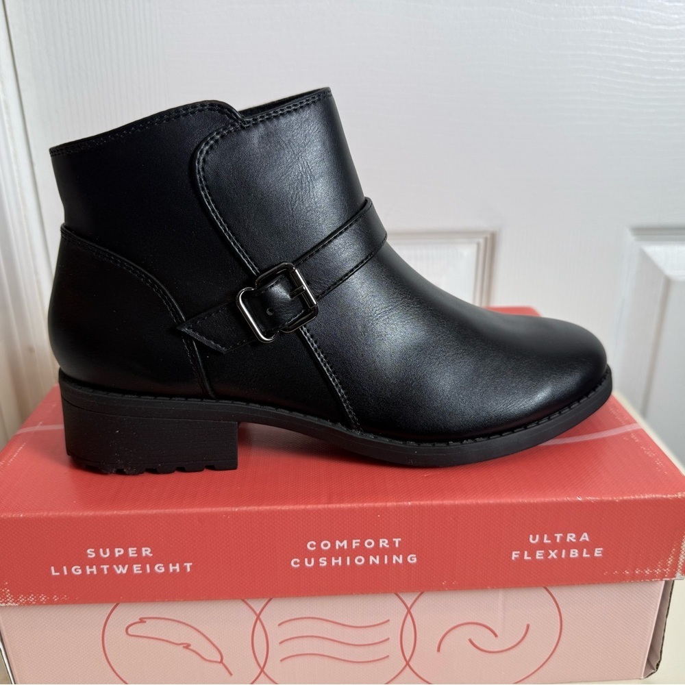 Easy Spirit Khett Buckle black Bootie (Women) size 6M